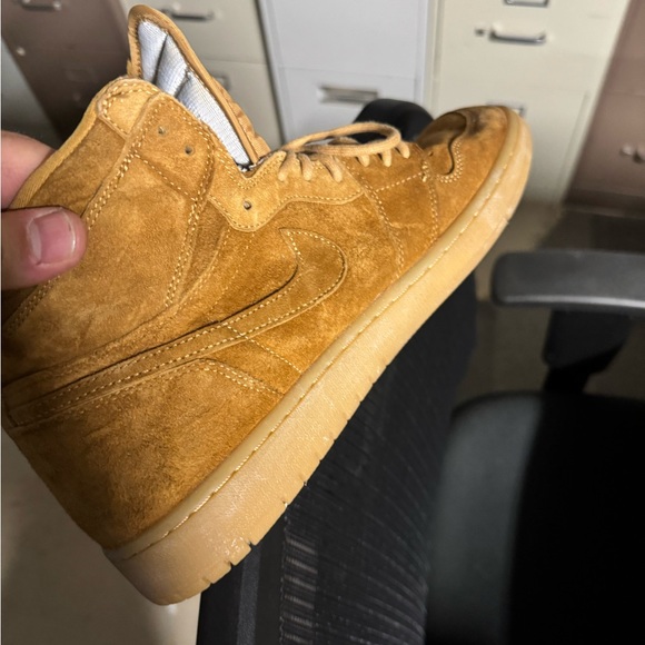 Retro Jordan 1 highs - Picture 5 of 10